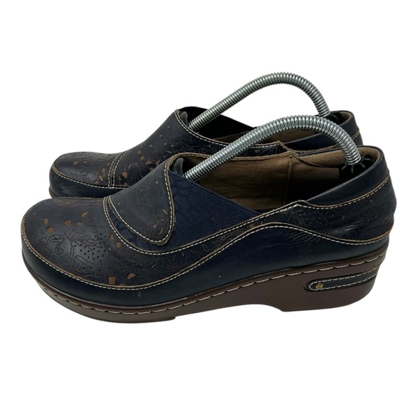 L'Artiste Spring Step Burbank Closed Back Leather Clog Embossed Floral Design - Picture 11 of 15